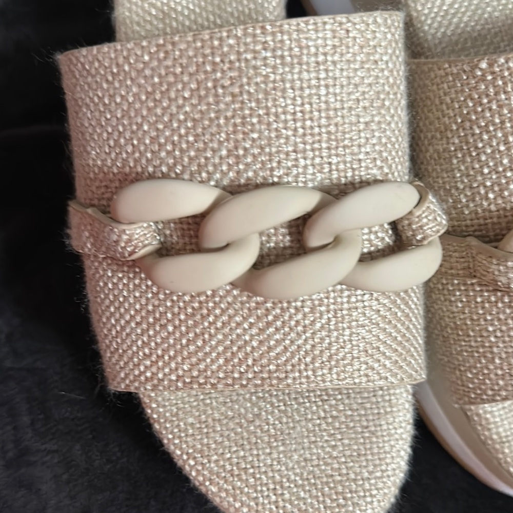 Pierre Dumas Cream Chain-Link Sandals - Picture 3 of 5